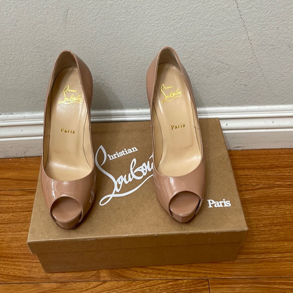 Used Nude Size 6.5 Louboutin Red Sole Pumps